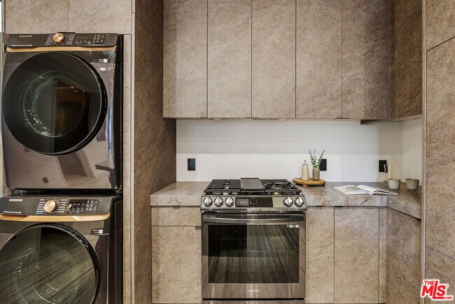 Building Photo - 1021 N Ogden Dr