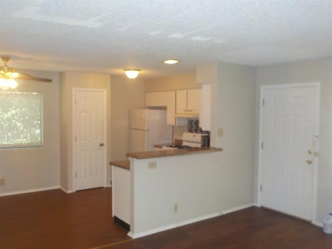 Building Photo - 2205 Leah Cove