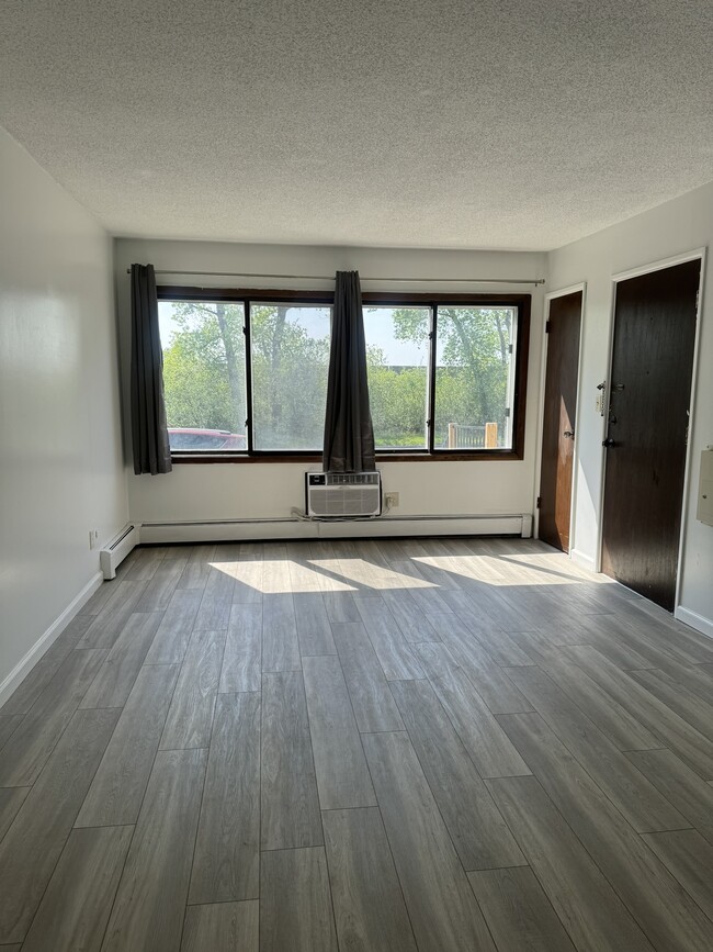 Building Photo - 2056 Mississippi St