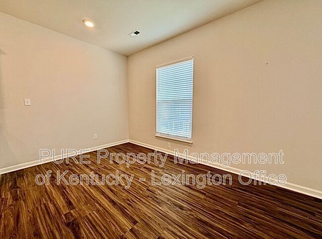 Building Photo - 1524 Hayfield Flt