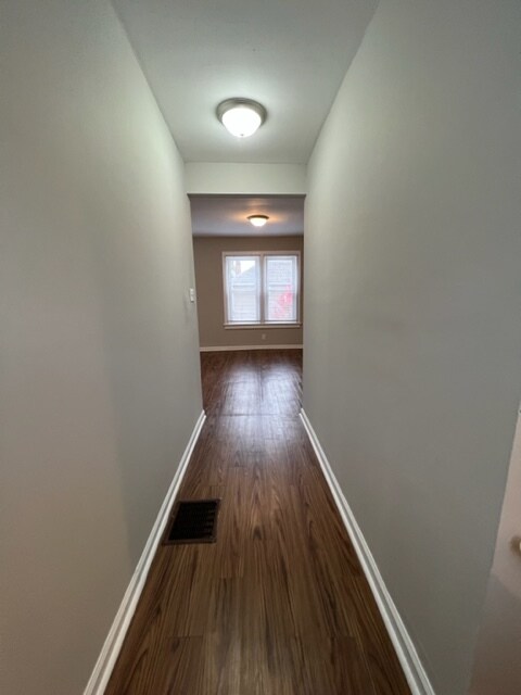 Building Photo - 350 E Hinman Ave