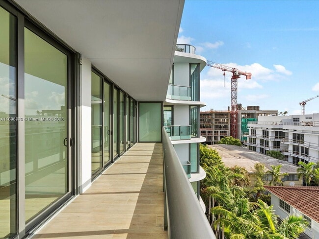 Building Photo - 9901 W Bay Harbor Dr