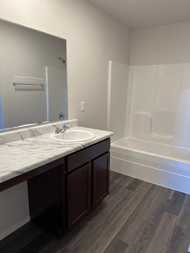 Building Photo - *Pre-leasing* Three Bedroom | Two Bath Hom...