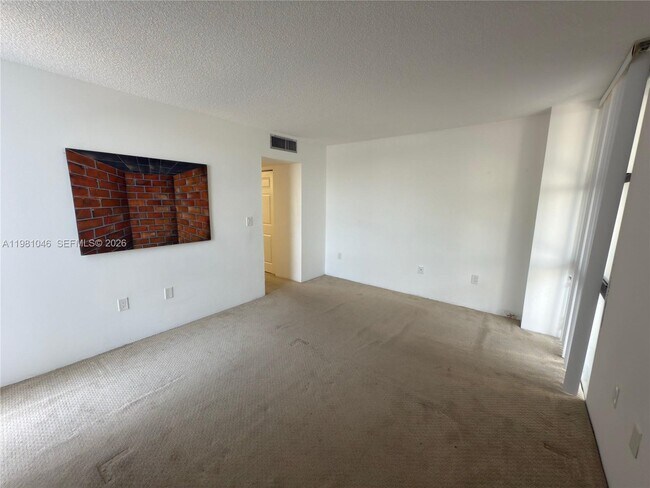 Building Photo - 3675 N Country Club Dr