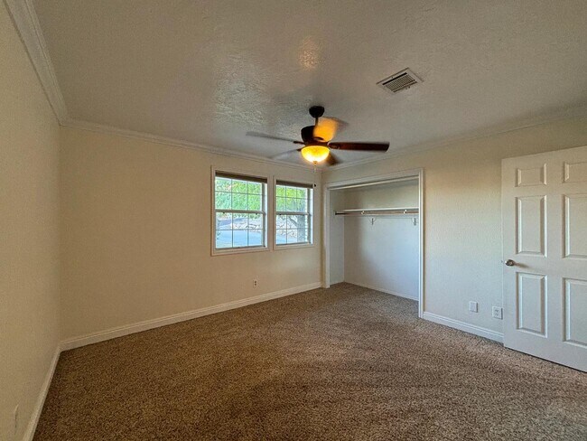 Building Photo - 428 Paintbrush Way