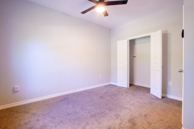 Building Photo - 15629 Holly Dr