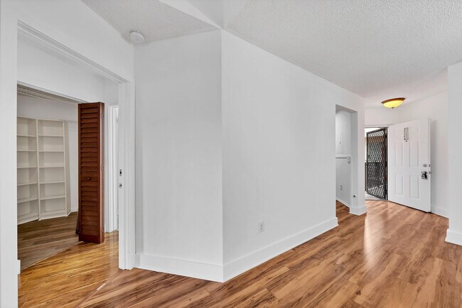 Building Photo - 4111 Coral Tree Cir