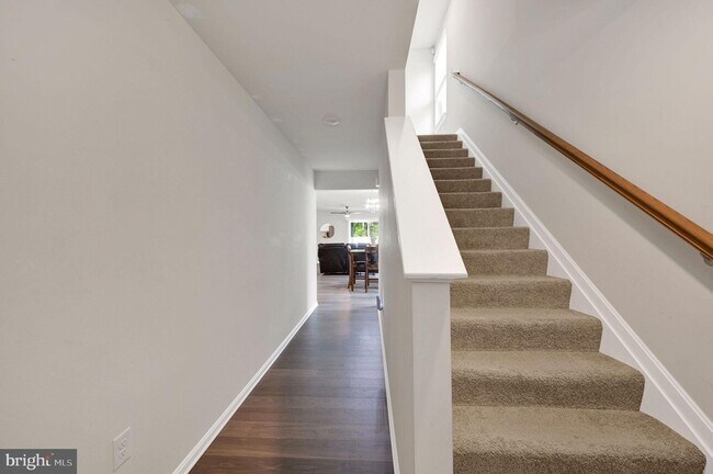 Building Photo - 529 Currant Cir
