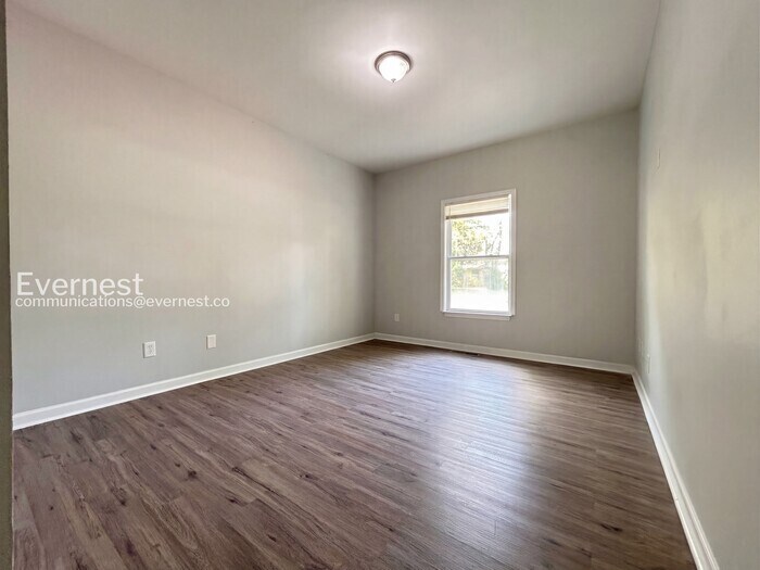 Building Photo - 841 Ridge Ave NW