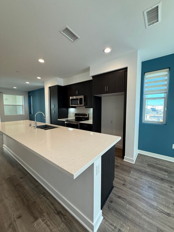 Building Photo - 820 Aloe Pl