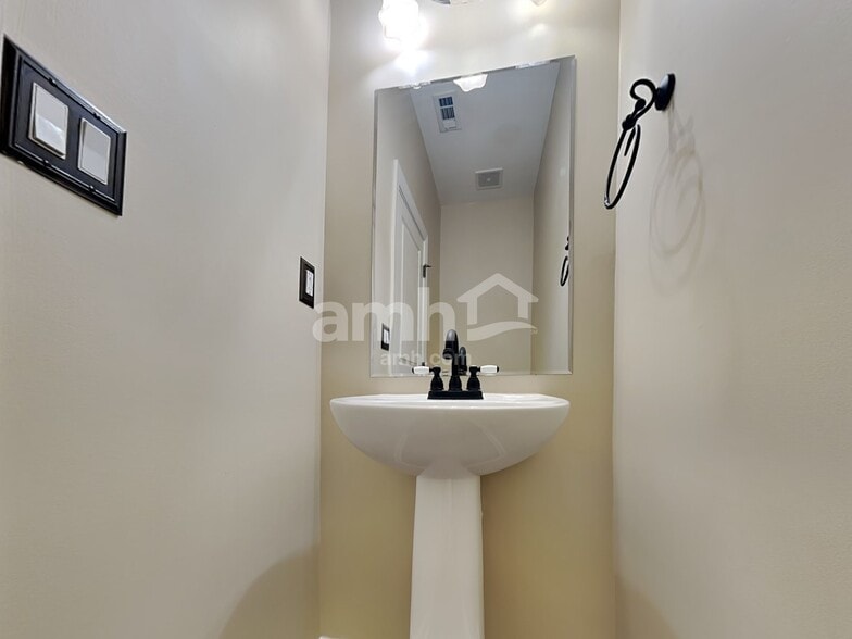 Building Photo - 7860 Keepsake Ln