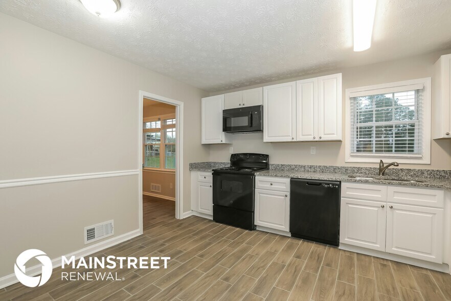 Building Photo - 3037 Kathy Ln NW