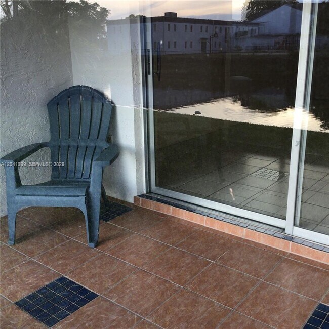 Building Photo - 6870 Royal Palm Blvd