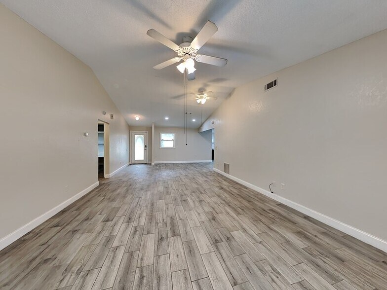 Building Photo - 2820 Abington Ave