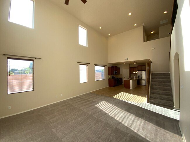 Building Photo - 4 Bedroom Home Available Near Golf Course ...