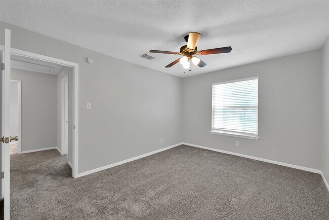 Building Photo - 23814 English Oak Dr