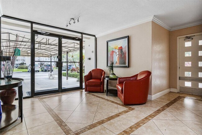 Building Photo - 2651 S Course Dr