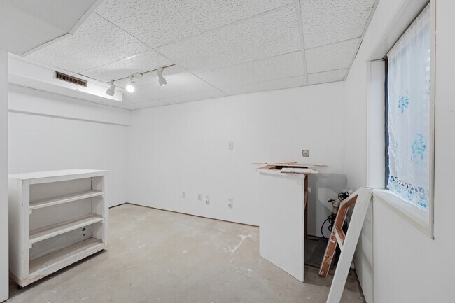 Building Photo - 1404 W Sapphire Dr