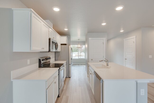 Building Photo - At Last, This Is What You’ve Been Searching For.