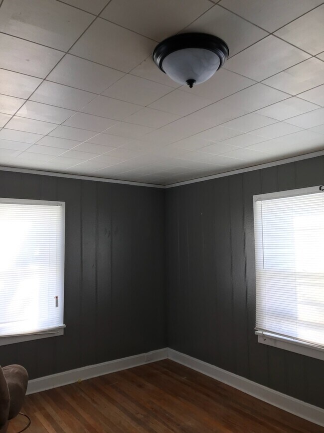 Building Photo - 606 N Prairie Ave