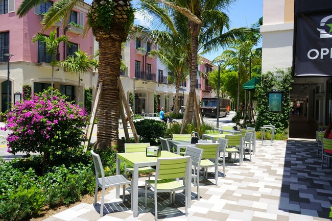 Building Photo - 7020 Half Moon Cir