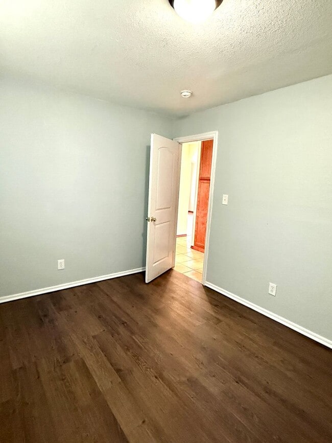 Building Photo - Beautiful 3 bedroom 2 bath house!