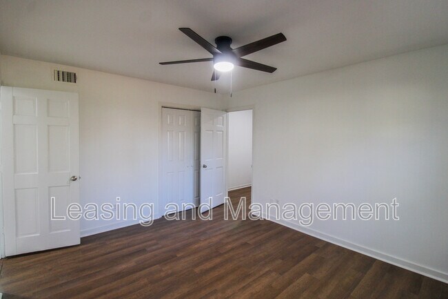 Building Photo - 910 Sea Gull Dr