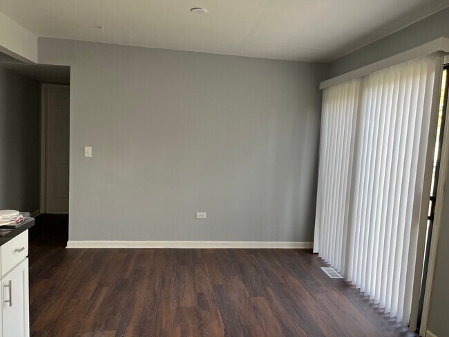 Building Photo - 1221 Springdale Cir