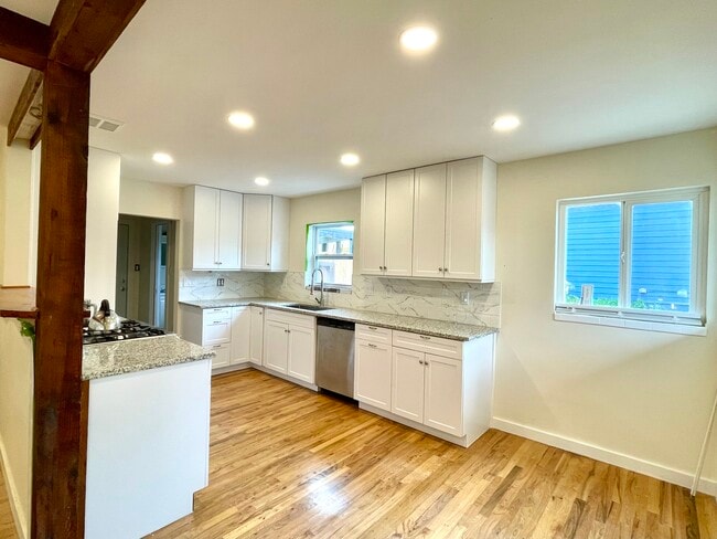 Building Photo - 850 S Osage St