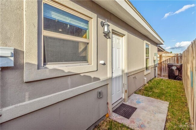 Building Photo - 14 14th St