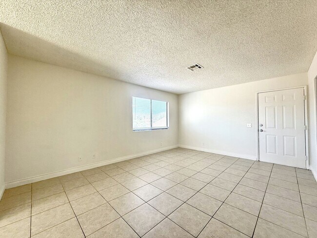 Building Photo - AVAILABLE NOW!! 3 Bedroom 2 Bathroom Upper Level Unit in Cathedral City!