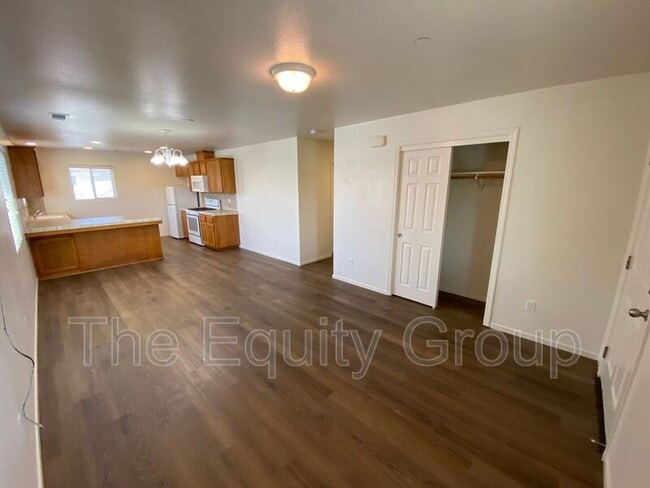 Building Photo - 2234 W Lark Ave