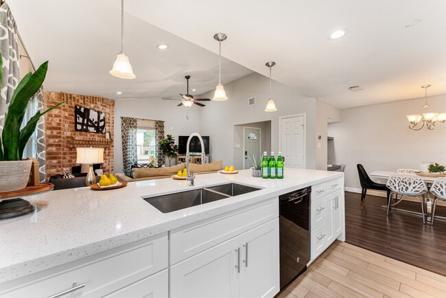 Building Photo - 1043 Grand Jct Dr