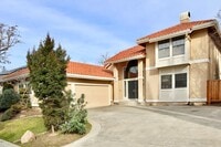 Building Photo - Luxury home with turf baseball/softball ba...