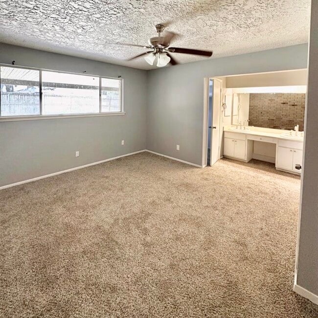 Building Photo - 16110 White Star Dr