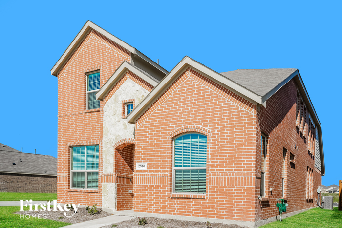 Building Photo - 2528 Northcote Dr