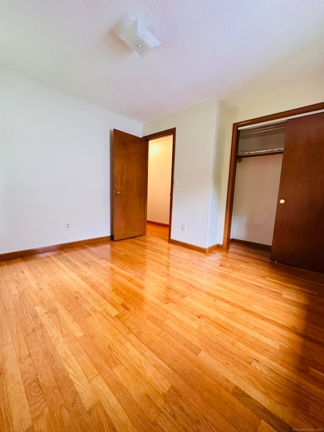 Building Photo - 61 Sandy Brook Dr