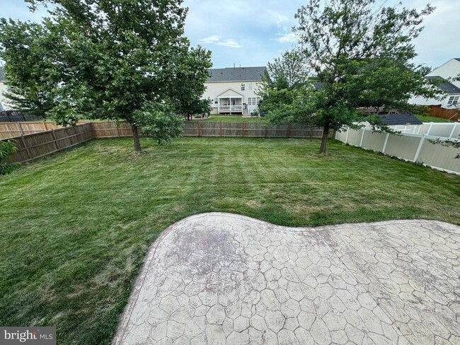 Building Photo - 105 Fredericksburg Dr