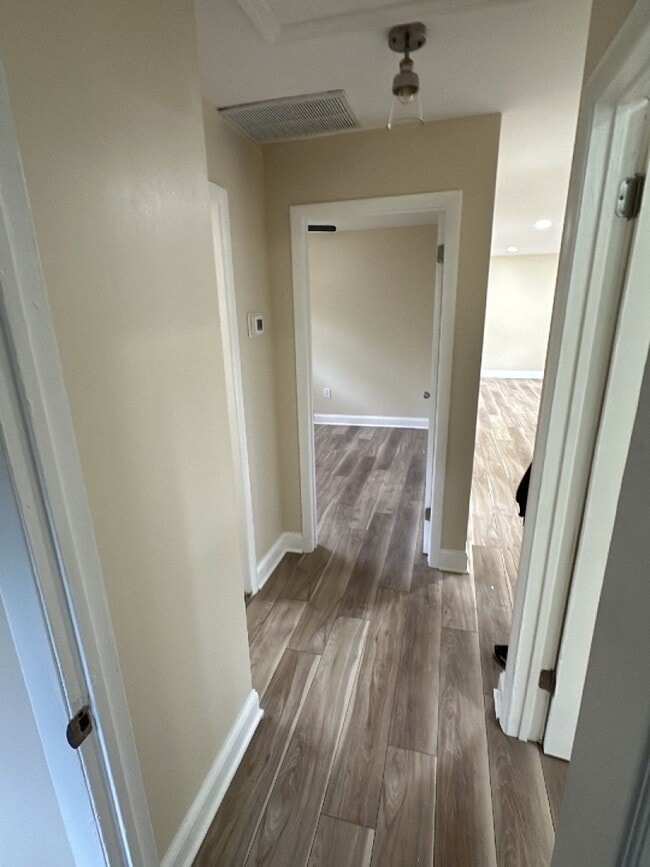 Building Photo - 408 Apple Dr