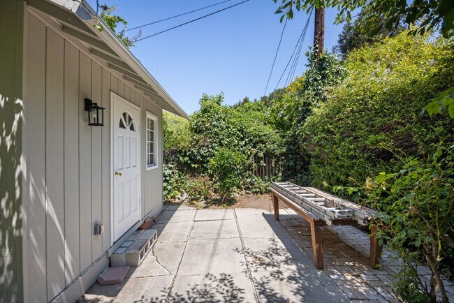 Building Photo - Stunning, remodeled rental in Historic Fra...