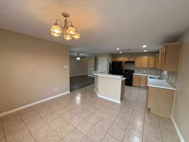 Building Photo - 9139 Prairie Trails Dr