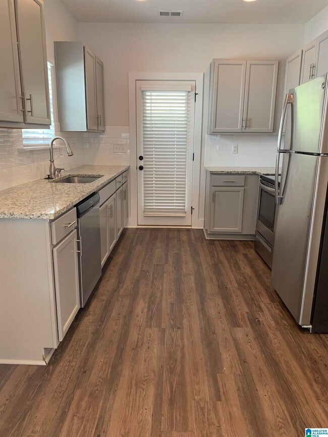 Building Photo - 1285 Shades Terrace