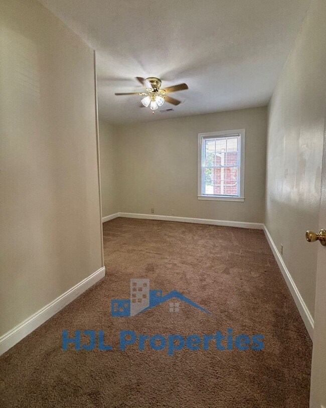 Building Photo - 131 McGavock Pk