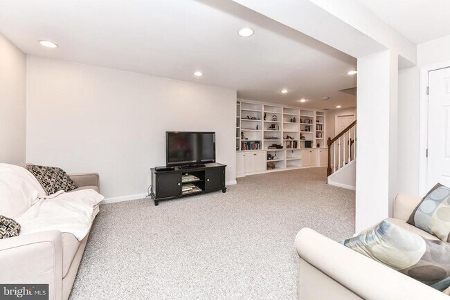 Building Photo - 12696 Kettering Dr