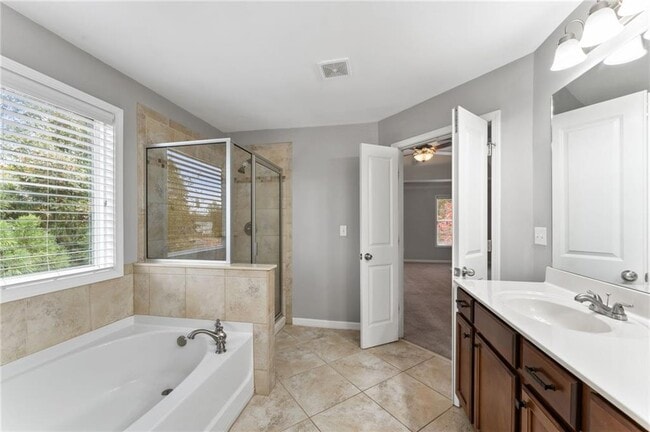 Building Photo - 3803 Manor View