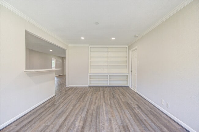 Building Photo - 6026 Clarewood Dr