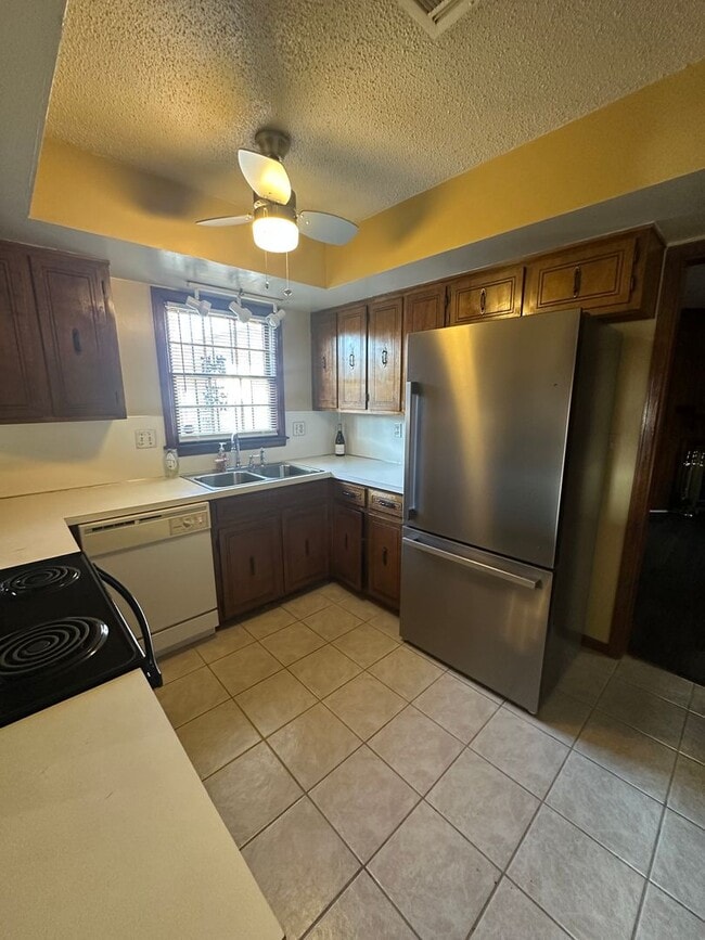 Building Photo - 743 Leicester Dr