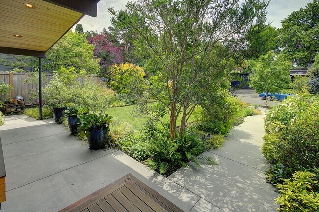 Building Photo - 4Bd/2.5Ba Seattle Home
