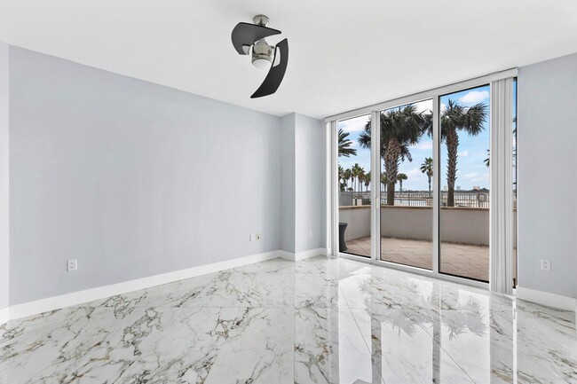 Building Photo - 2/2 in Marina Grande