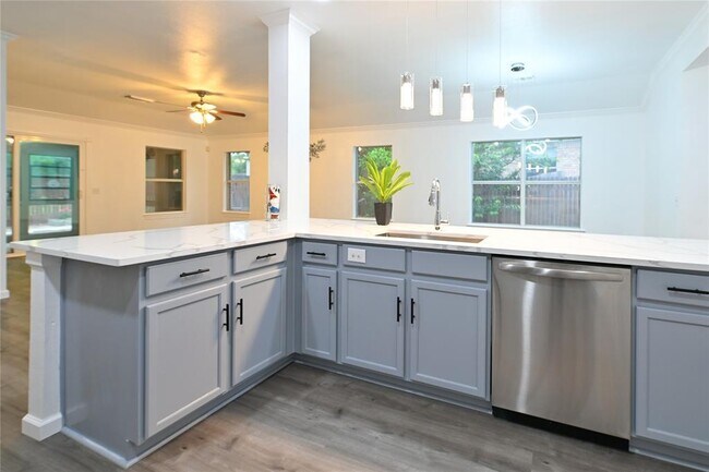 Building Photo - 910 Rocking Spur Cove